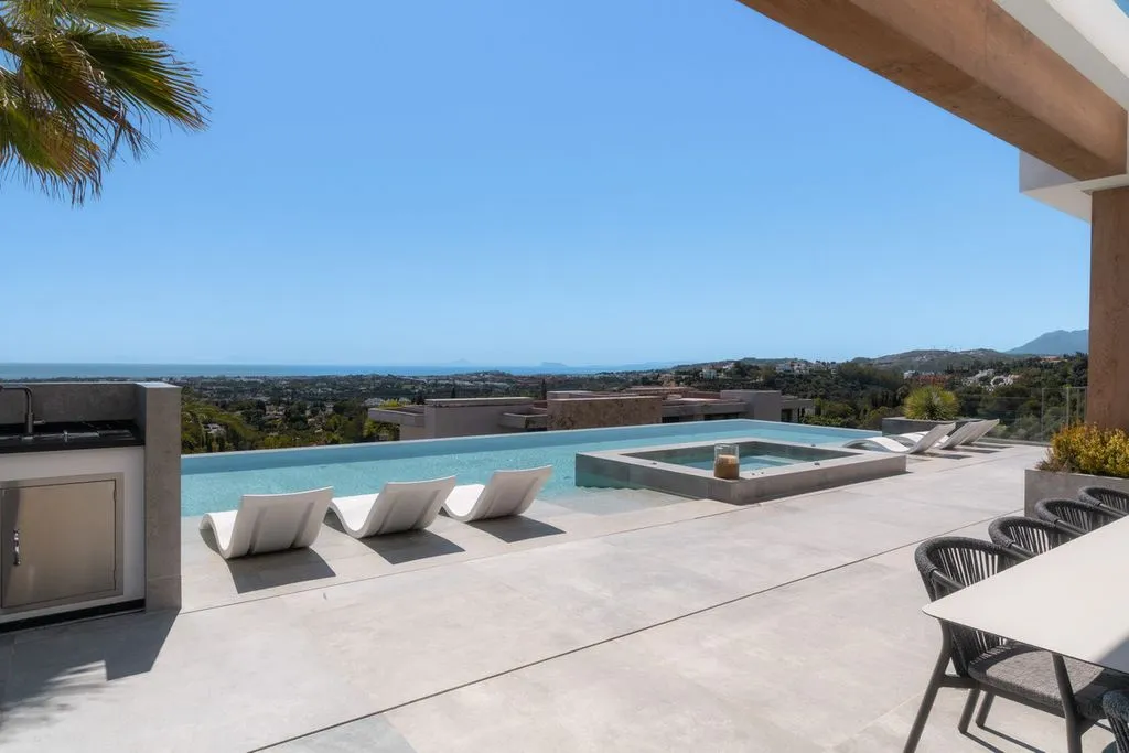Bassein - Luxury Villa with Spa in La Quinta