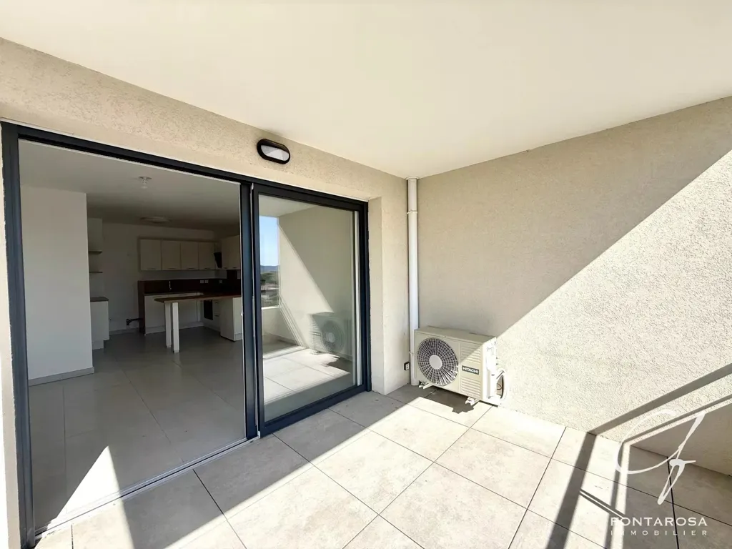 Balcony - Modern Flat with Terrace in Frejus