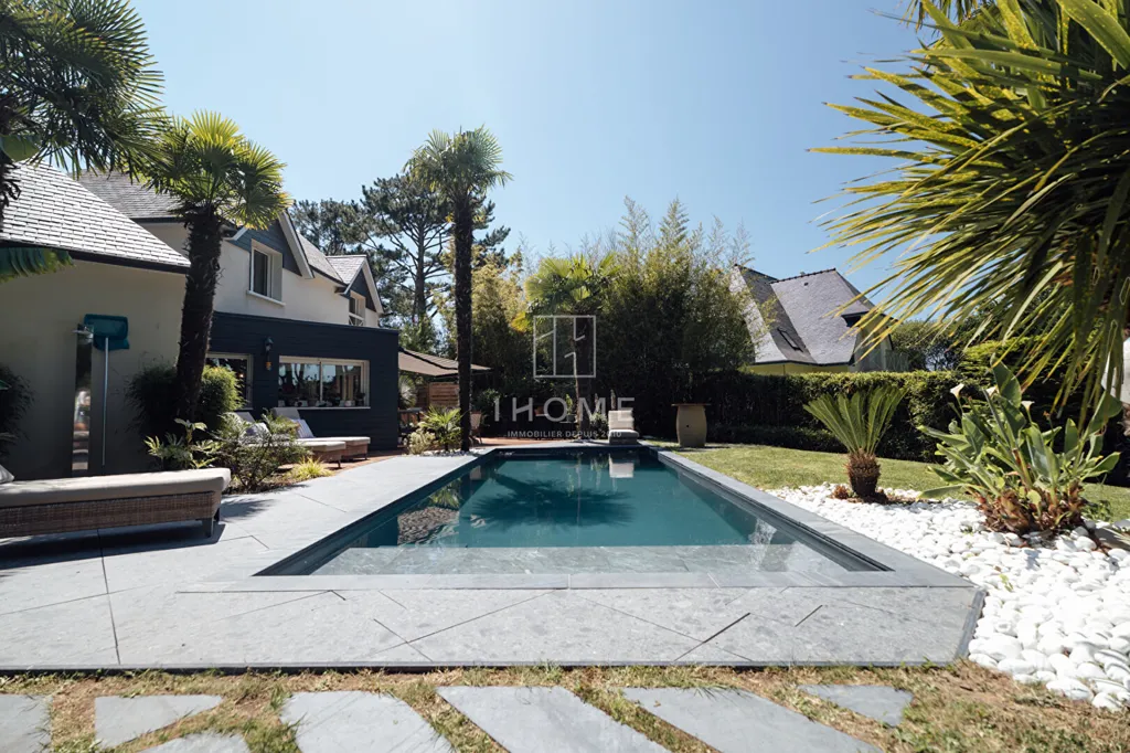 Piscina - Luxury Villa with Golf View in Saint-André-des-Eaux