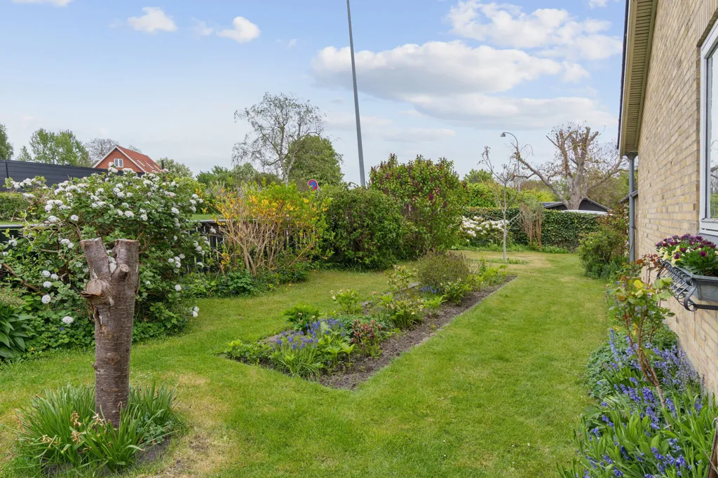 Giardino - Gulstens Villa with Garden in Hvidovre