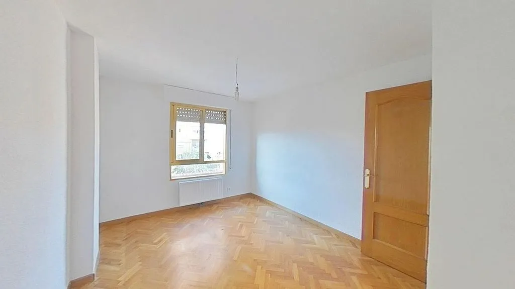 Pièces - 2-Bedroom Flat with Metro Access in Numancia