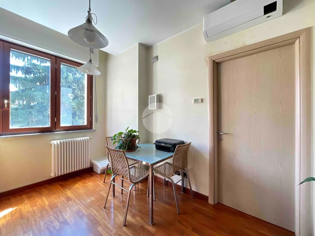 Söögituba - Rustic Flat with Balcony in Asti