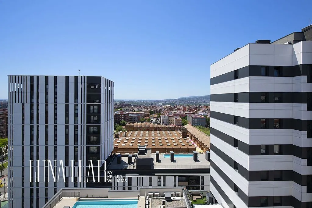 Esterno - Modern Flat with Pool in Cornellà de Llobregat