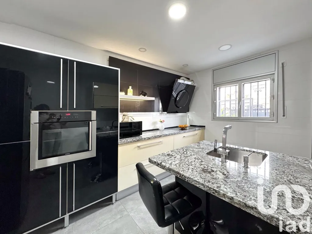 Cuisine - Twin-Storey House with Multiple Terraces in Cambrils