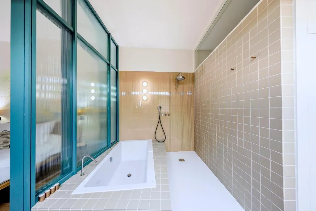 Vannitoad - Luxury Apartment with Interior Garden in Madrid