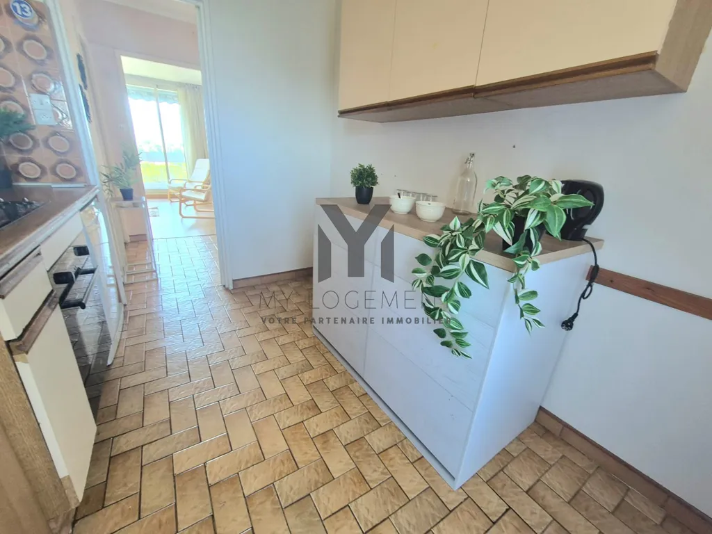 Cucina - Bright Apartment with Balconies in Marseille