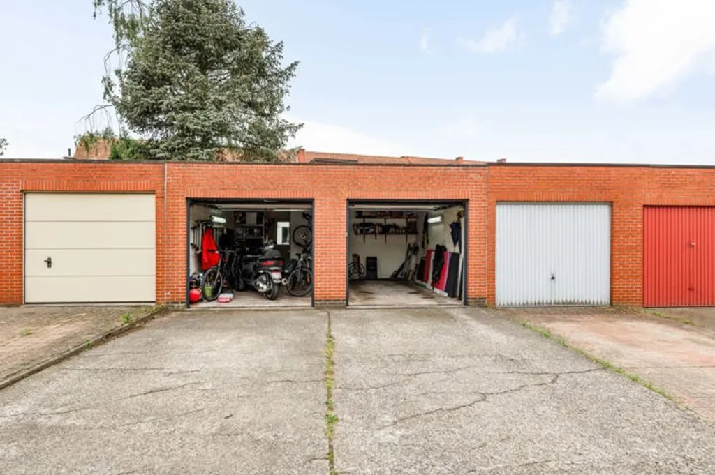 Garage - Maison avec Deux Garageboxes à Aartselaar