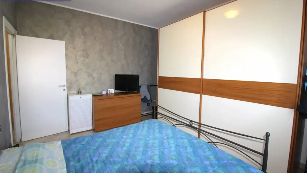 Chambres - Rear-Facing Apartment with Garage in Bressana Bottarone
