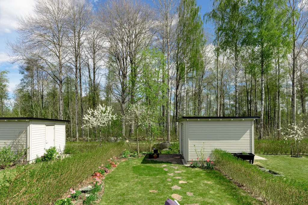 Aed - Family-Friendly Apartment with Garden in Bredvik