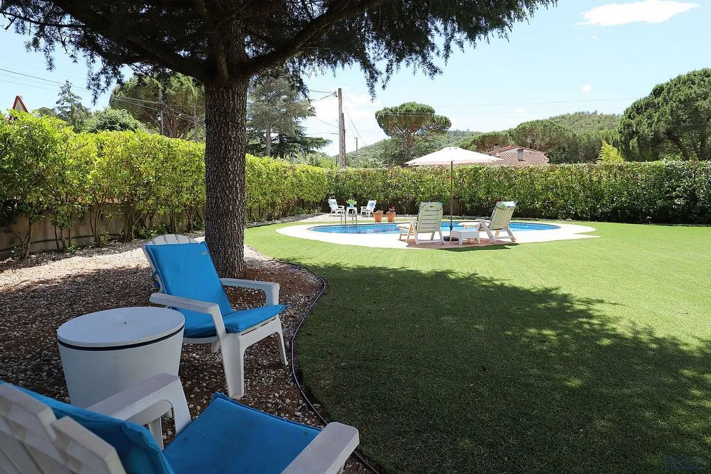 Piscine - Villa with Pool and Buildable Plot in Caldes de Malavella