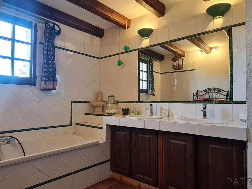Vannitoad - Renovated Mas with Pool in Beaucaire