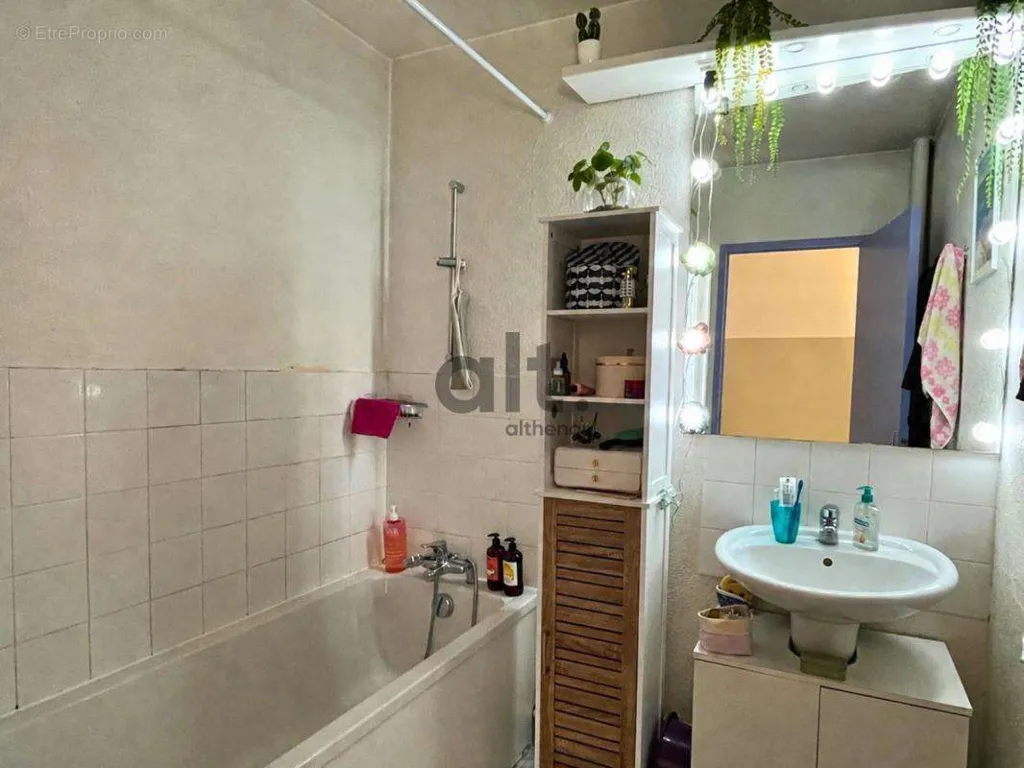 Vannitoad - 3-Bed Apartment with Balcony in Meythet