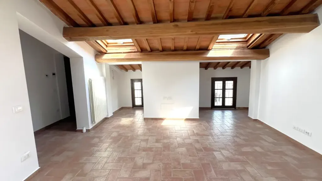 Pièces - Rustic-Style Penthouse with Panoramic Views in Cascina