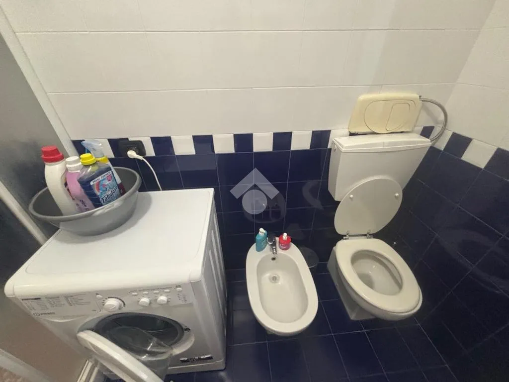 Bathrooms - 2-Bedroom Apartment with Balcony in Pavia
