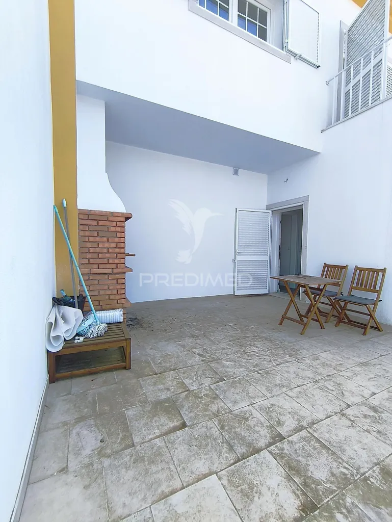 Terrass - Semi-New House with Pool in Sesimbra