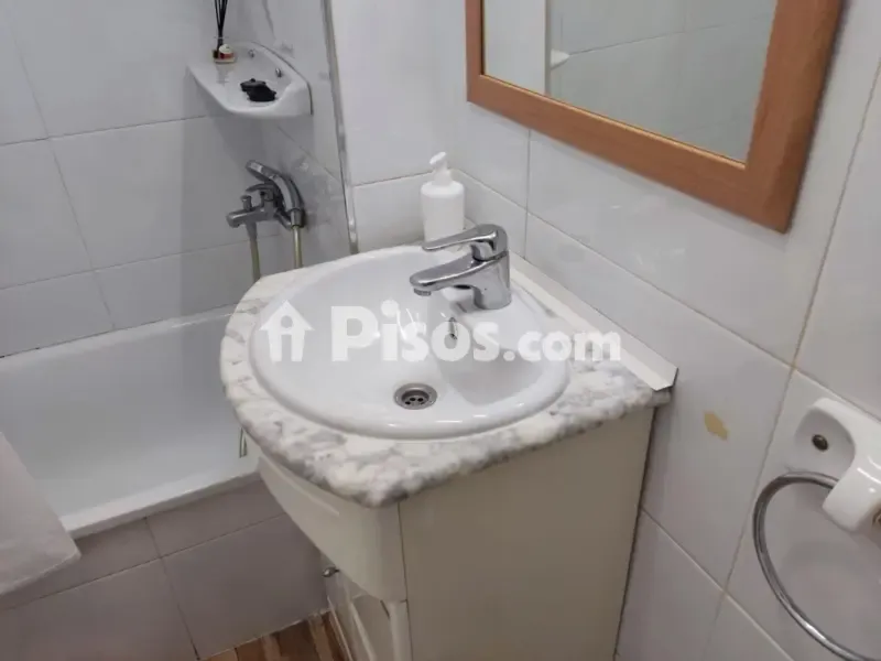Salles de bain - Bright Apartment with Garden Access in La Chana, Granada