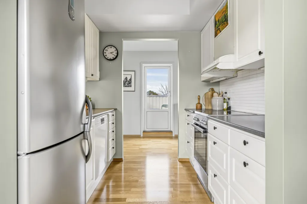 Cuisine - 3-Bedroom Apartment with Balconies in Bodø