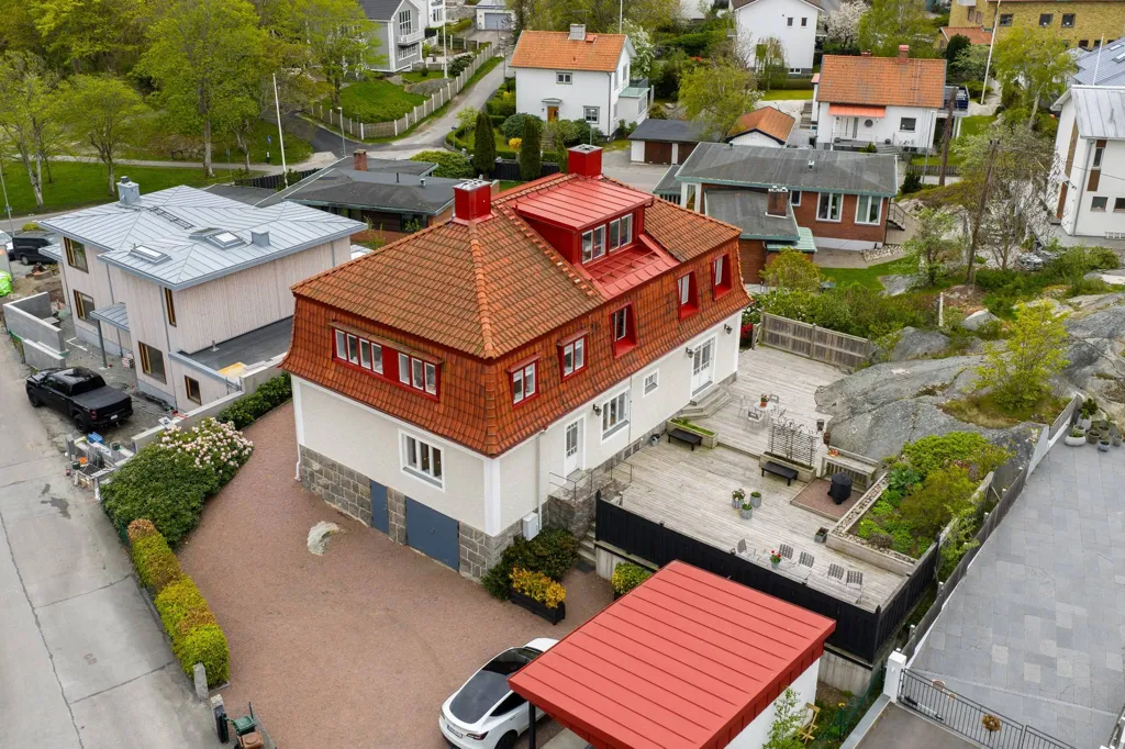Õhuvaade - Iconic Villa with Private Boat Dock in Ängholmsparken