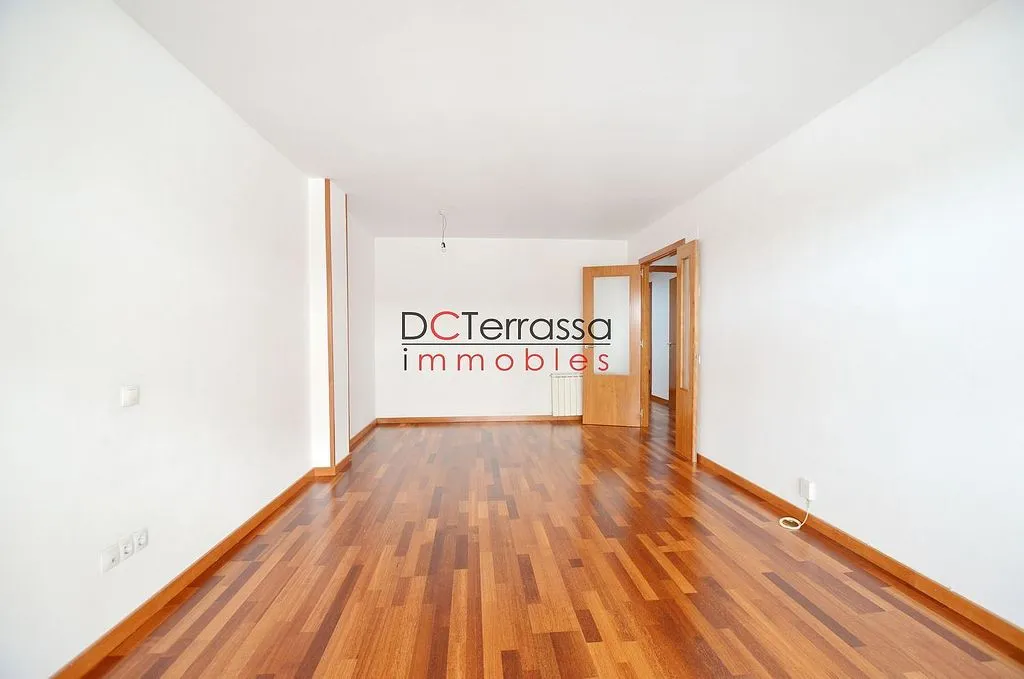 Rooms - Apartment with Balcony in Vallparadís, Terrassa