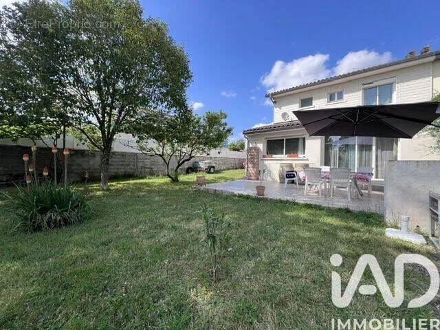 Aed - Traditional House with Garden in Blanquefort Centre