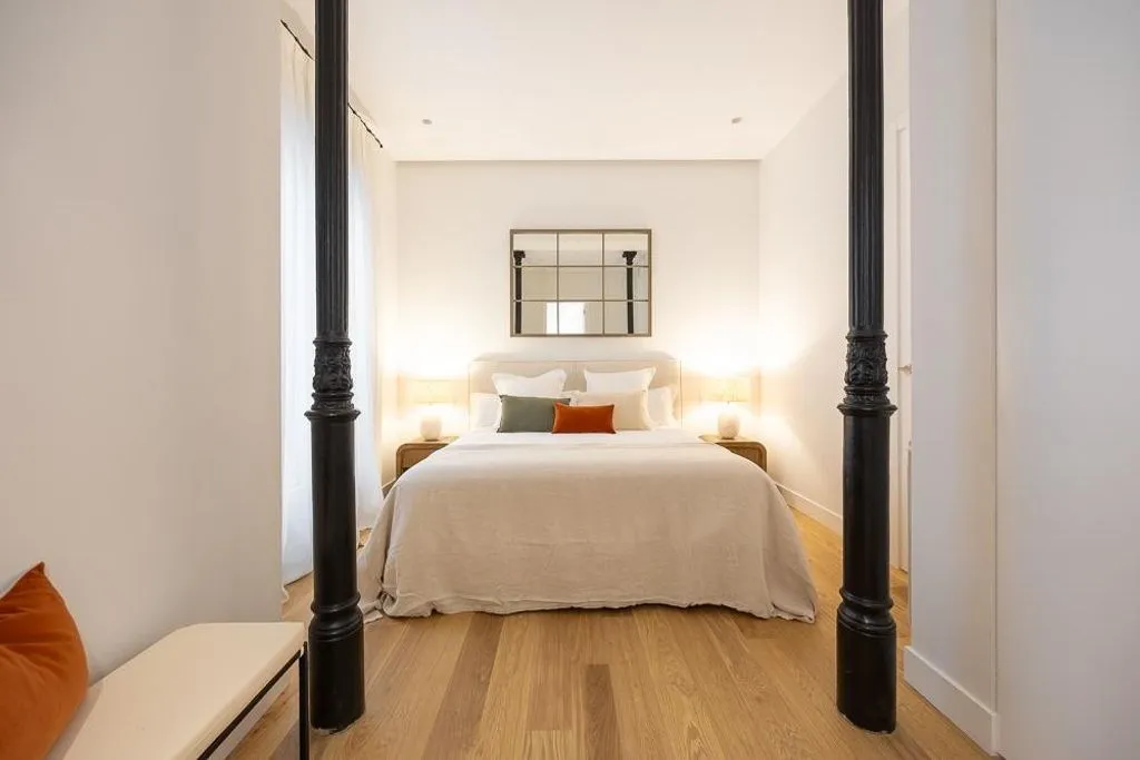 Magamistoad - Luxury East-Facing Apartment in JERONIMOS, Madrid