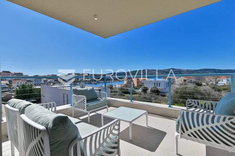 Balcon - Modern Semi-Detached House with Pool near Trogir