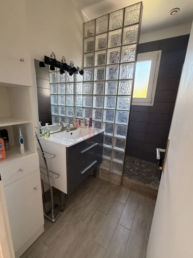 Salles de bain - Maison Individuelle avec Vue à Thise
