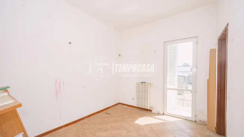 Pièces - Spacious Triplex with Balcony in Vigevano