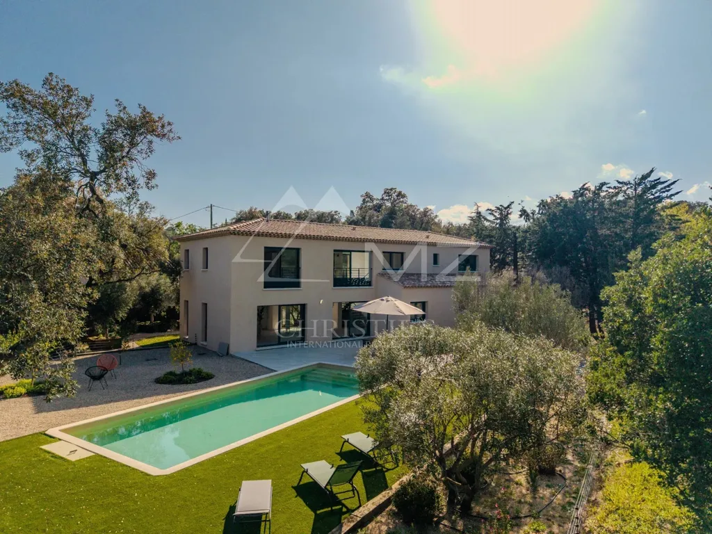 Vue aérienne - Villa Nouvelle avec Piscine dans le Massif des Maures