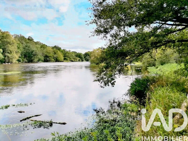 Giardino - Loisirs Terrain with River View in Queaux
