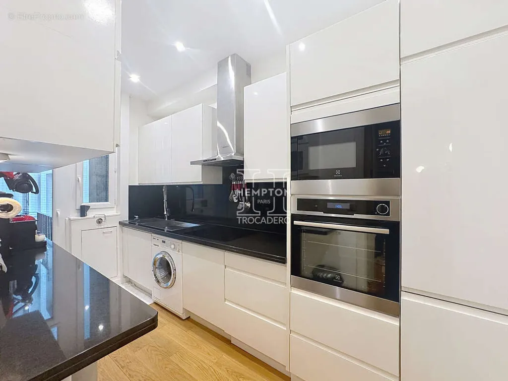 Kitchen - 4-Piece Apartment with Balcony in Passy
