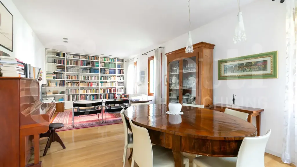 Bureau - Rustic Villa with Garden in Mogliano Veneto