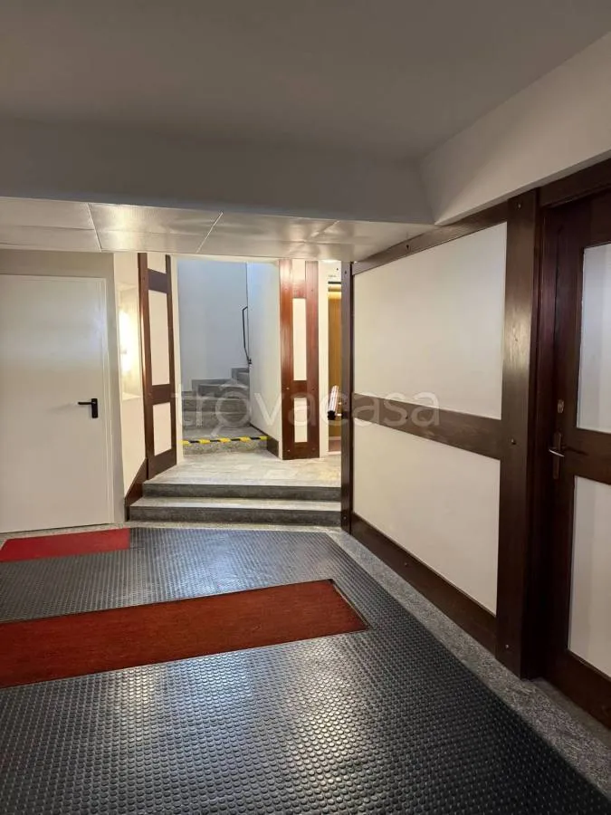 hallway_entrance