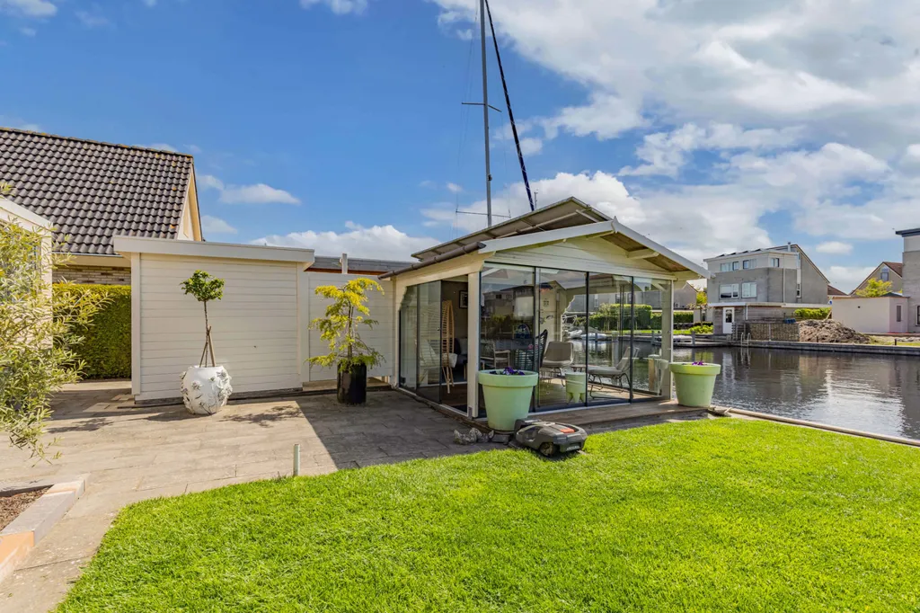 Jardin - Villa with Private Dock in Lemmer