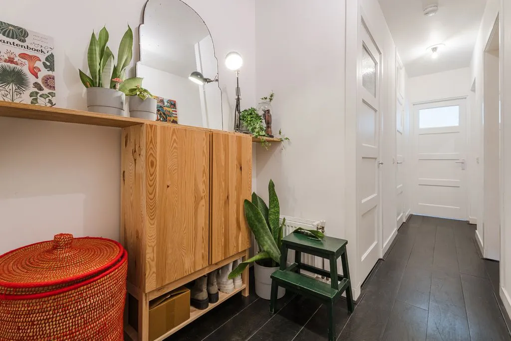 Esik - Charming Ground Floor Apartment with Garden in Carnisse
