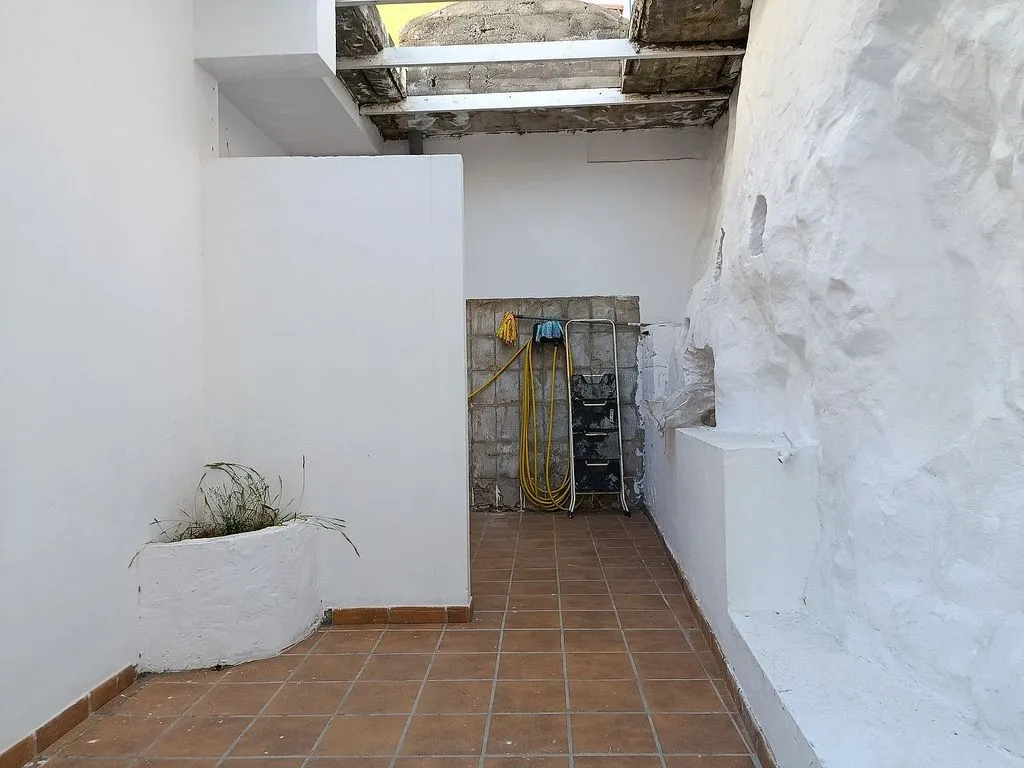 Aed - Triplex for Renovation with Garden in Tafira