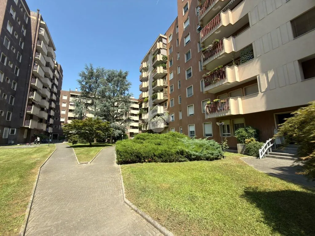 Jardin - Apartment with Balcony in Niguarda, Milan