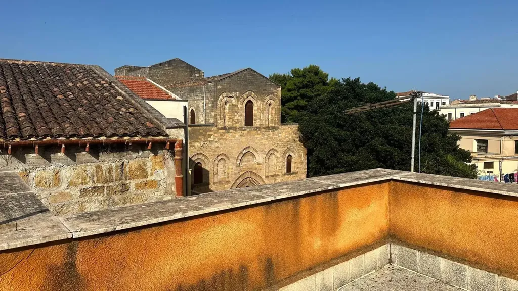 Terrasse - 9-Room Apartment in Palermo's Historic Centre