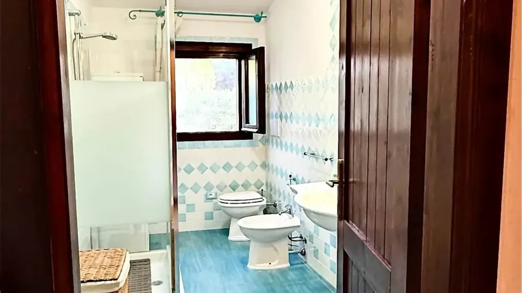 Bathrooms - Rustic Apartment with Private Garden in Pula