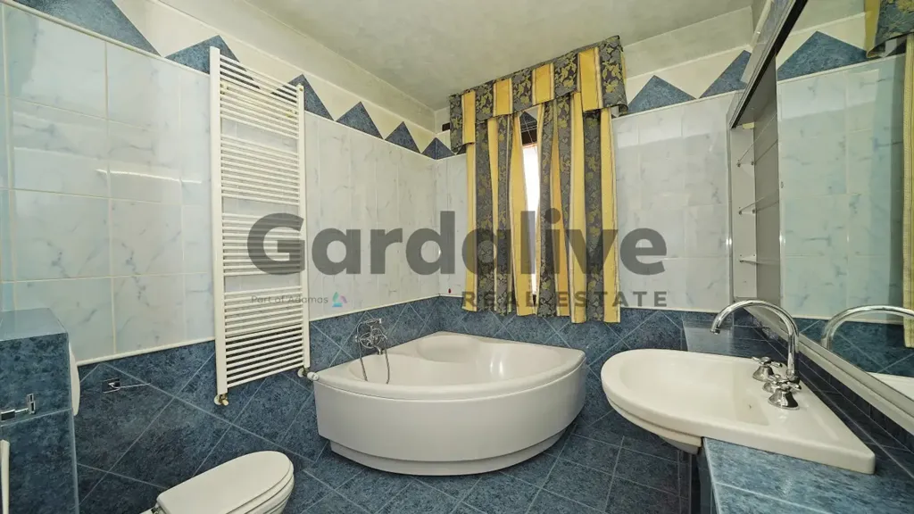 Salles de bain - Quadruplex with Panoramic Terrace in Sirmione