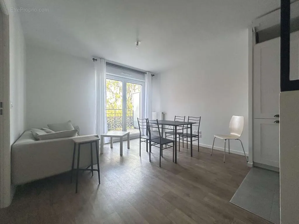 Soggiorno - 2-Bed Apartment with Balcony in Bois-D'Arcy