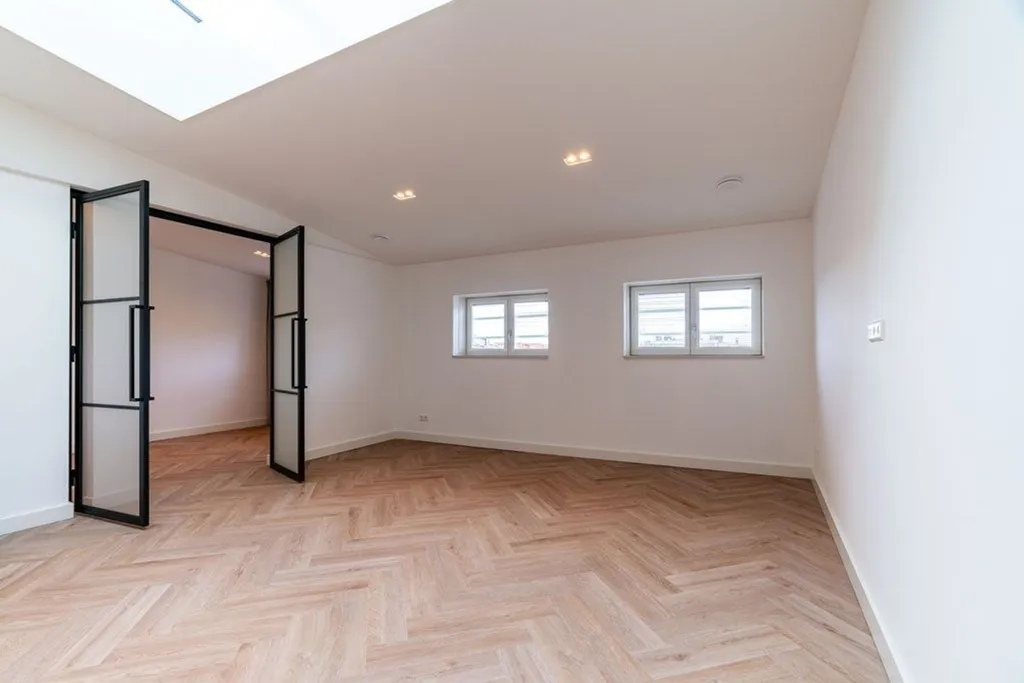 Pièces - One-Bedroom Apartment with Parking in The Hague