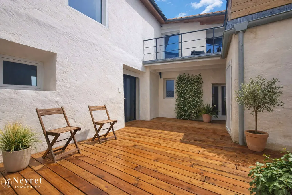 Jardin - Maison de Ville avec Cour Privative à Communay