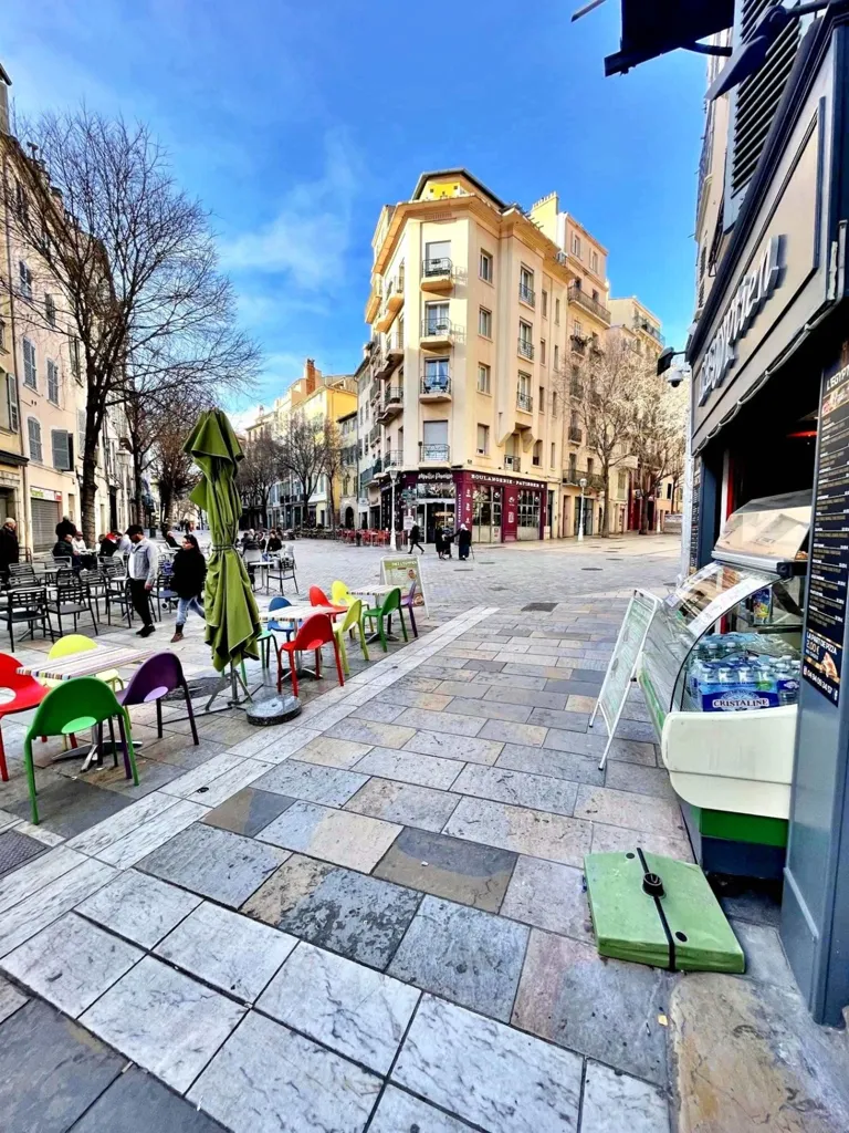 Charming 2-Bed Flat in Toulon Centre
