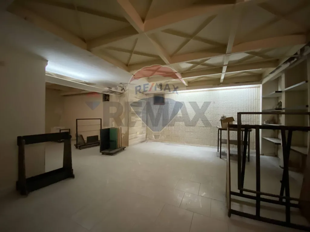 Garage - Commercial Space with Central Location in Molfetta