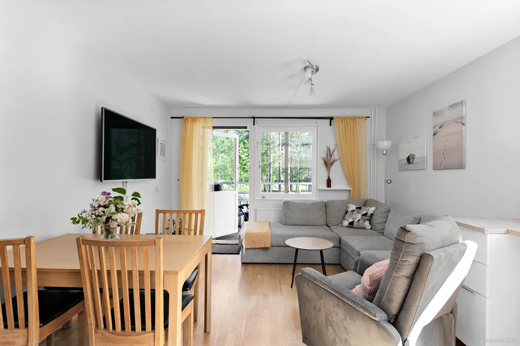 Séjour - Thoughtfully Designed 3-Bed Flat with Balcony in Sävja
