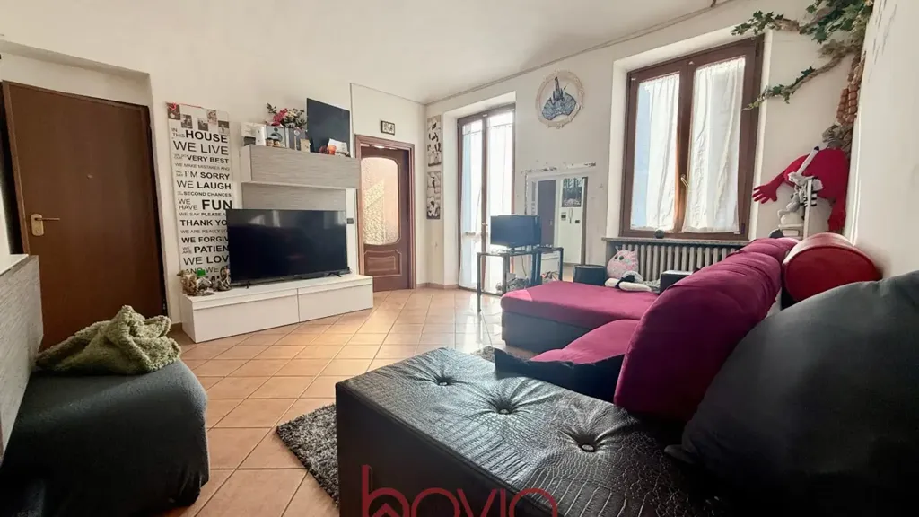 Living Room - Quadrilocale with Private Courtyard in Regio Parco, Turin