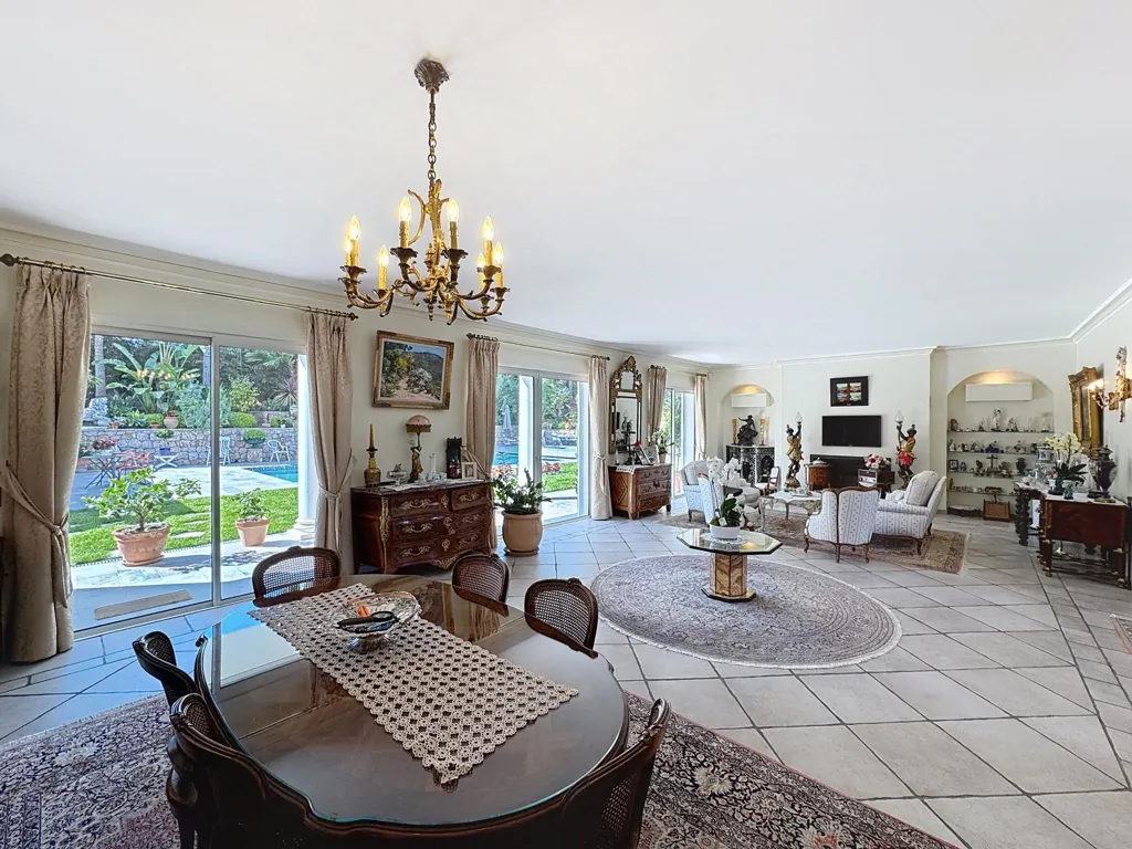 Salle à manger - Villa Récemment Construite avec Piscine à Mougins