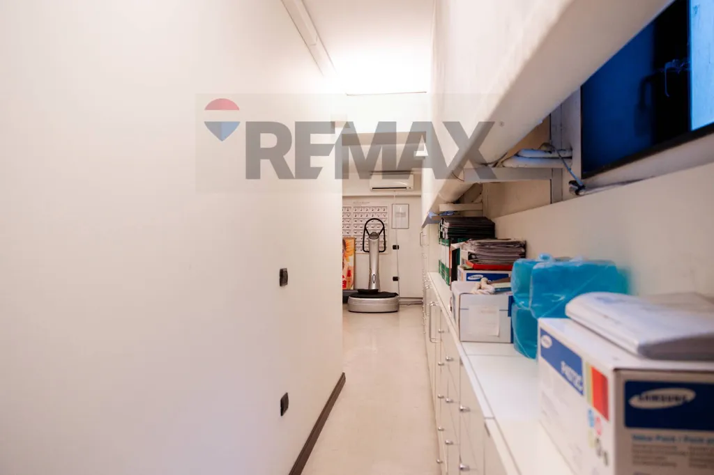 Bureau - Commercial Space with Parking in Concorezzo