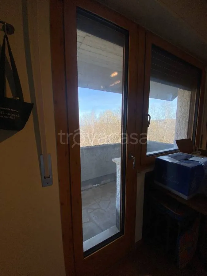Balcon - Rearranged Apartment with Balcony in Viola